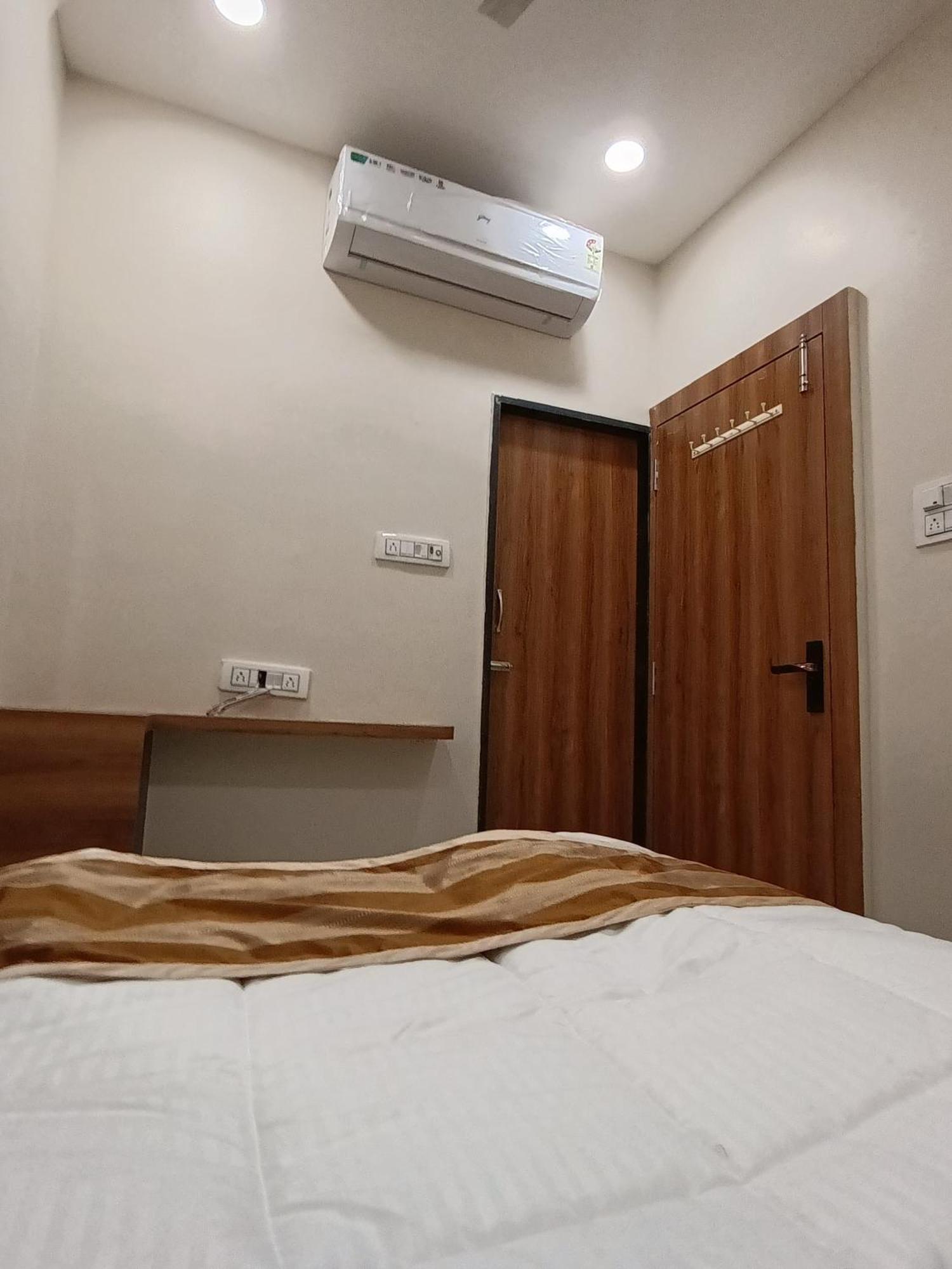 Shree Shyamraj Hotel Ujjain Extérieur photo
