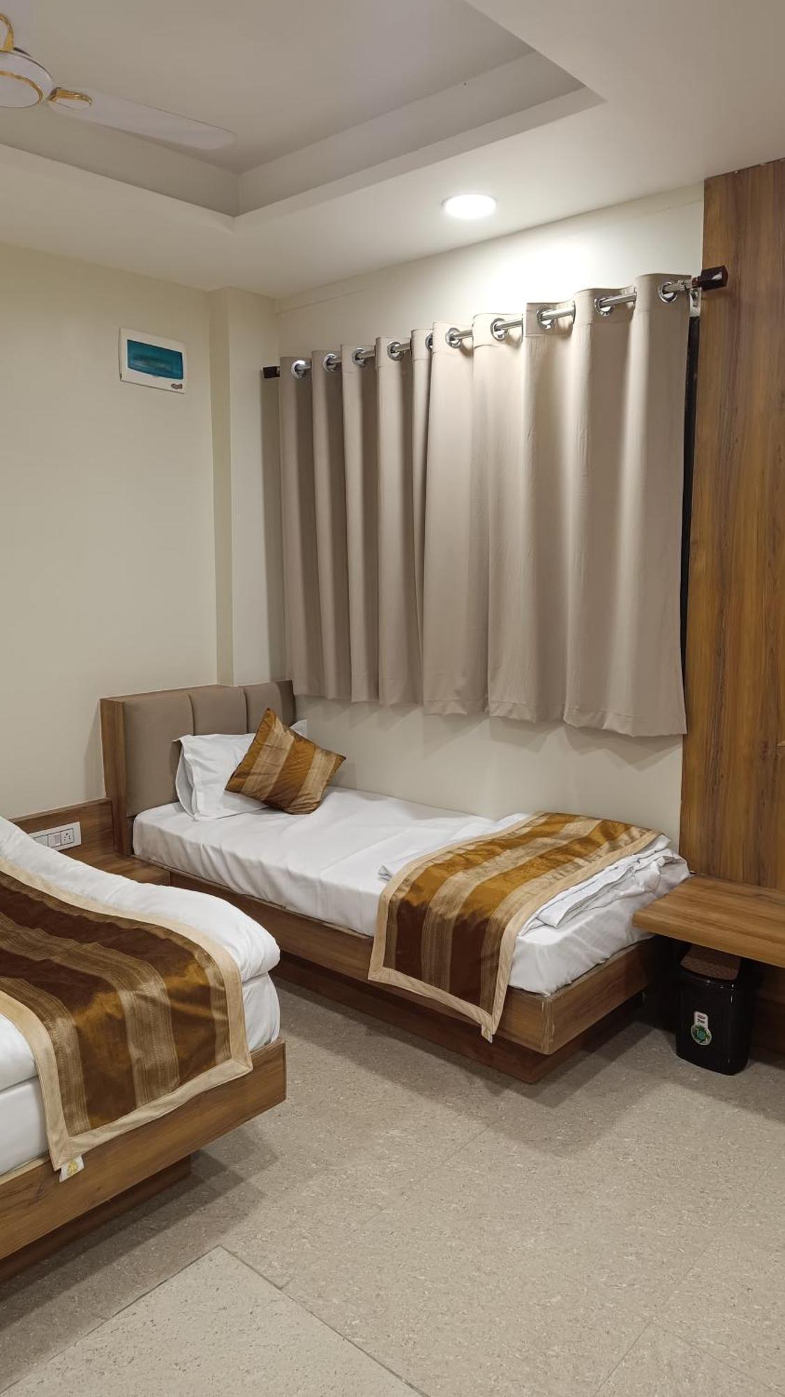 Shree Shyamraj Hotel Ujjain Extérieur photo
