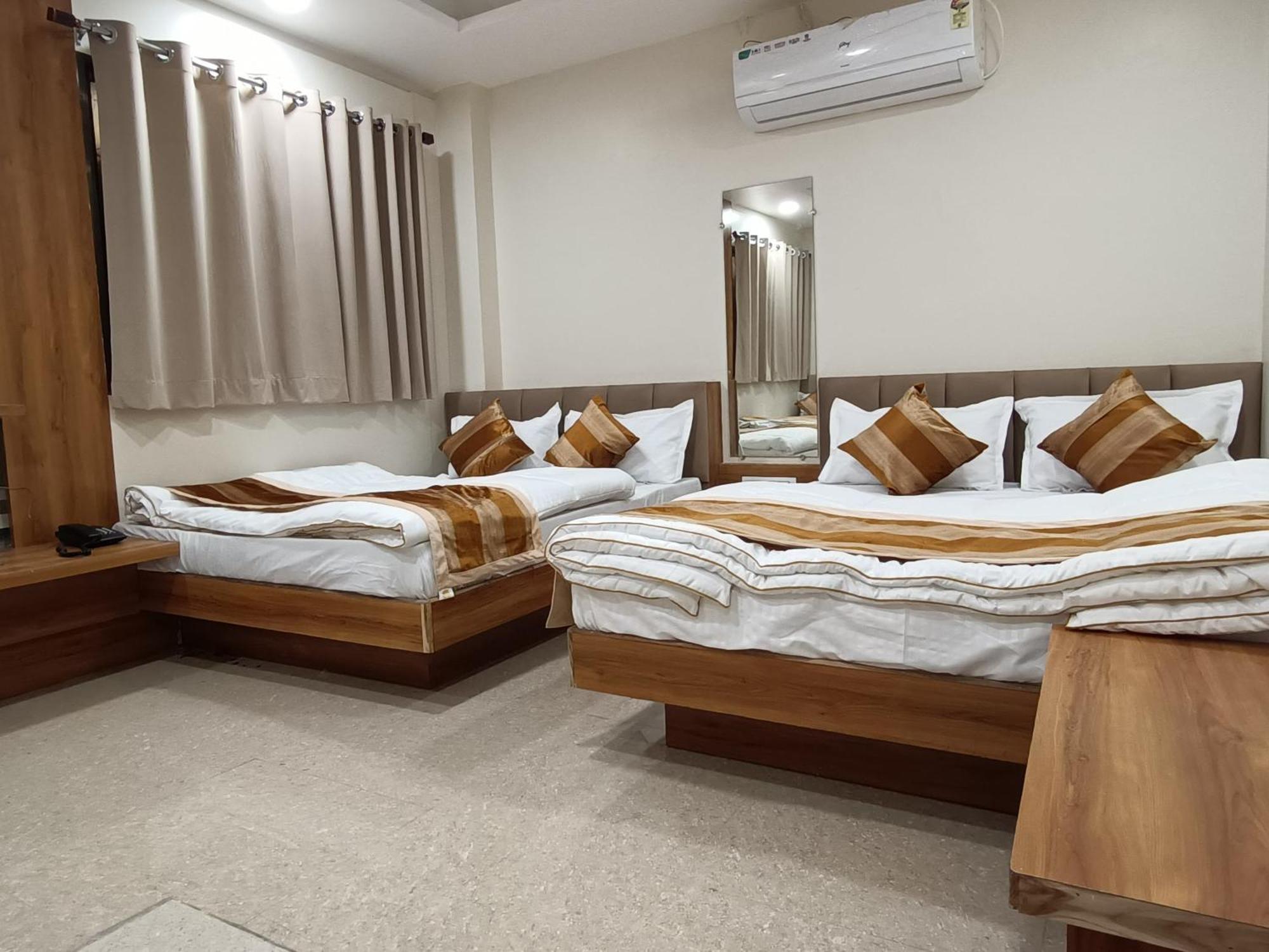 Shree Shyamraj Hotel Ujjain Extérieur photo