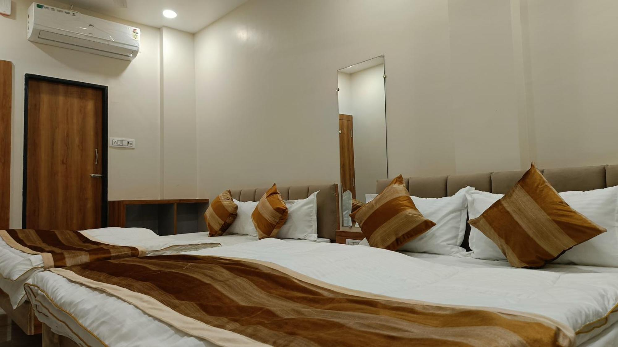 Shree Shyamraj Hotel Ujjain Extérieur photo