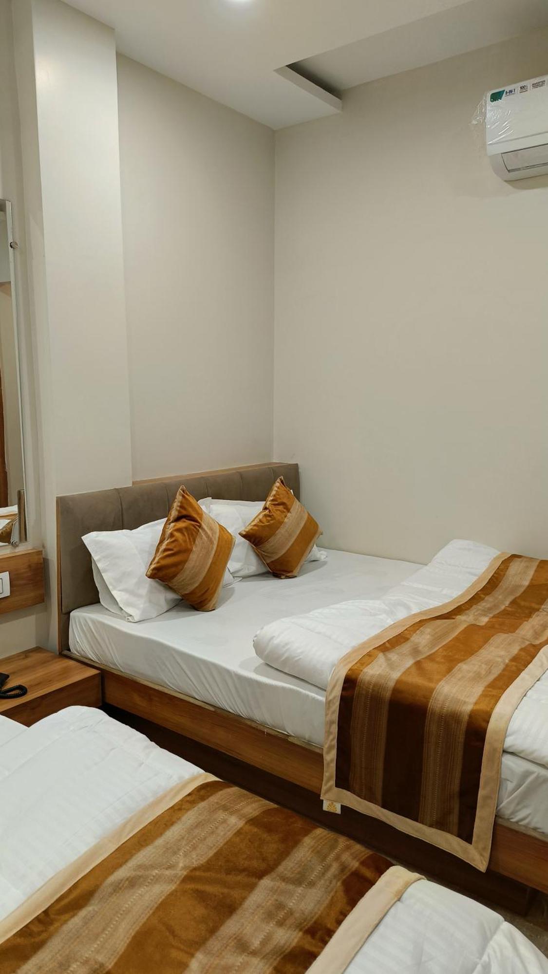 Shree Shyamraj Hotel Ujjain Extérieur photo
