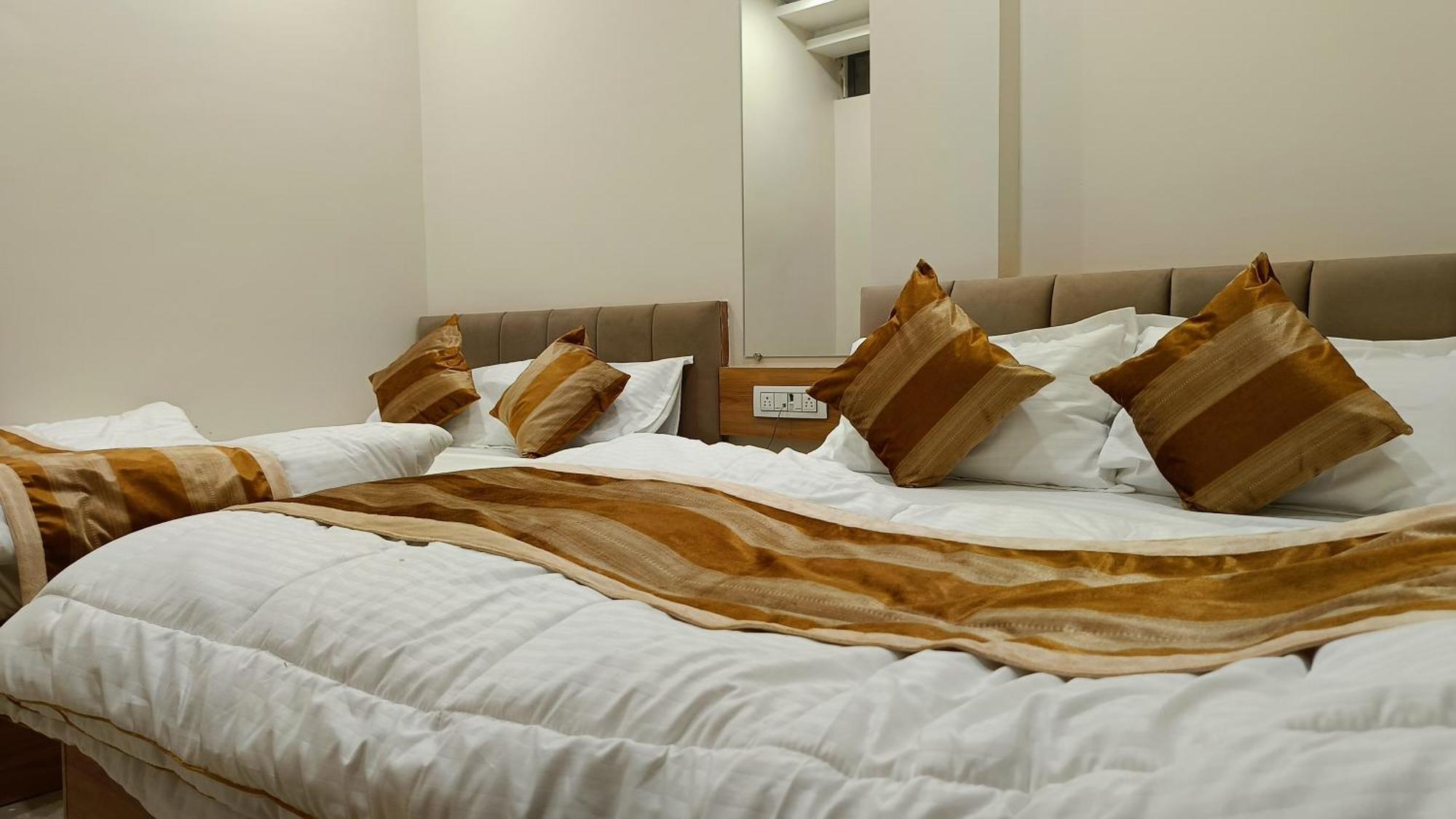 Shree Shyamraj Hotel Ujjain Extérieur photo