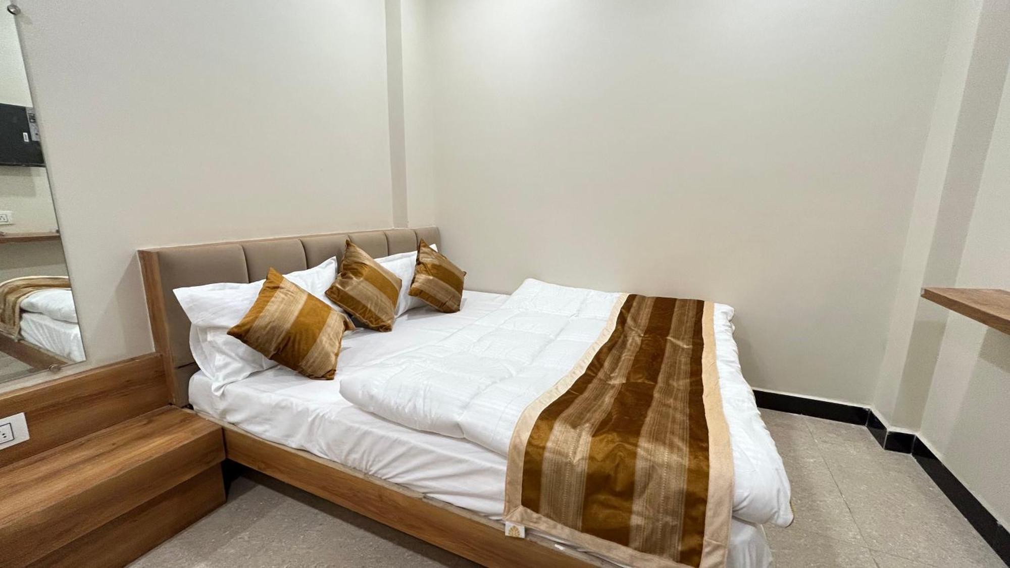 Shree Shyamraj Hotel Ujjain Extérieur photo