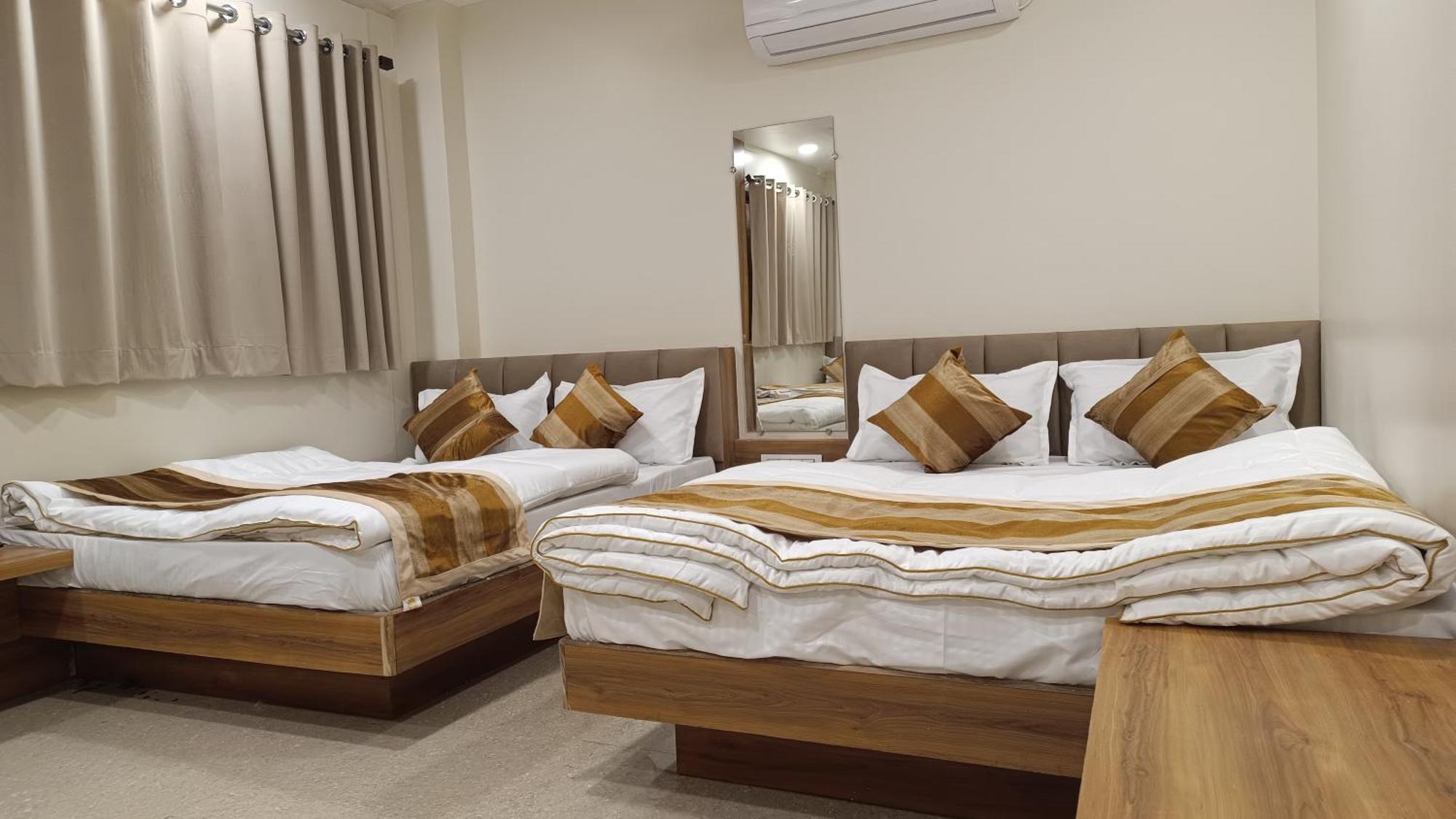 Shree Shyamraj Hotel Ujjain Extérieur photo