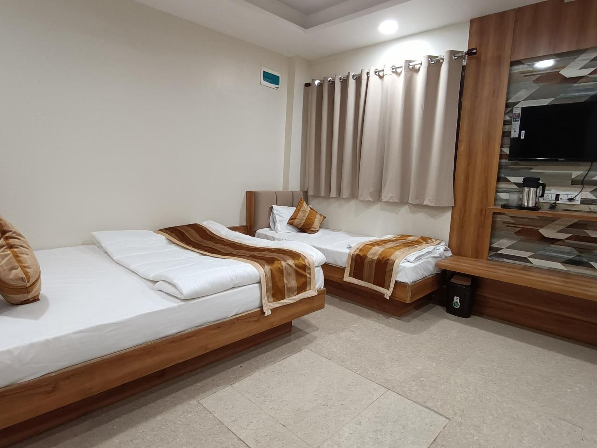 Shree Shyamraj Hotel Ujjain Extérieur photo