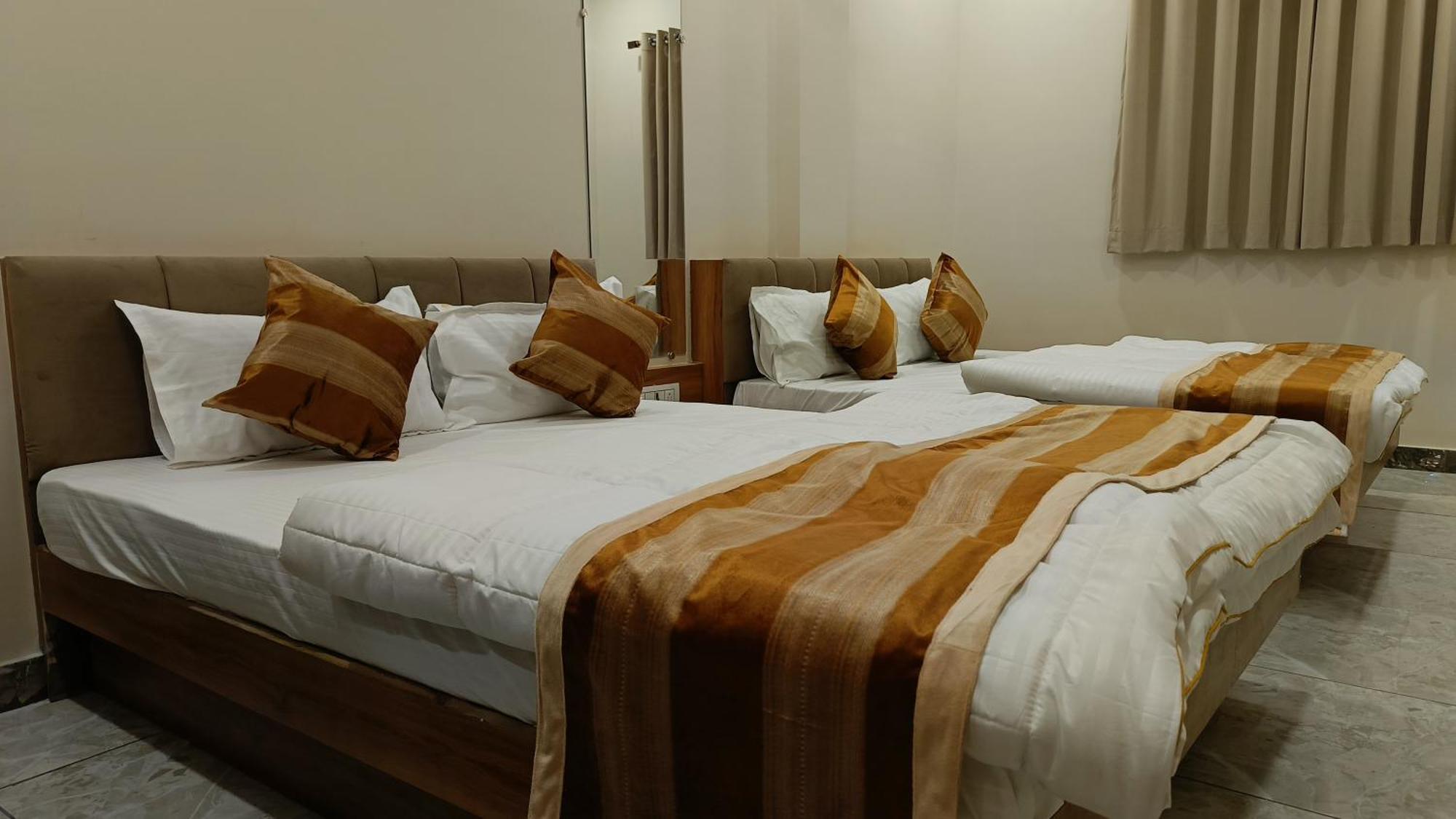 Shree Shyamraj Hotel Ujjain Extérieur photo