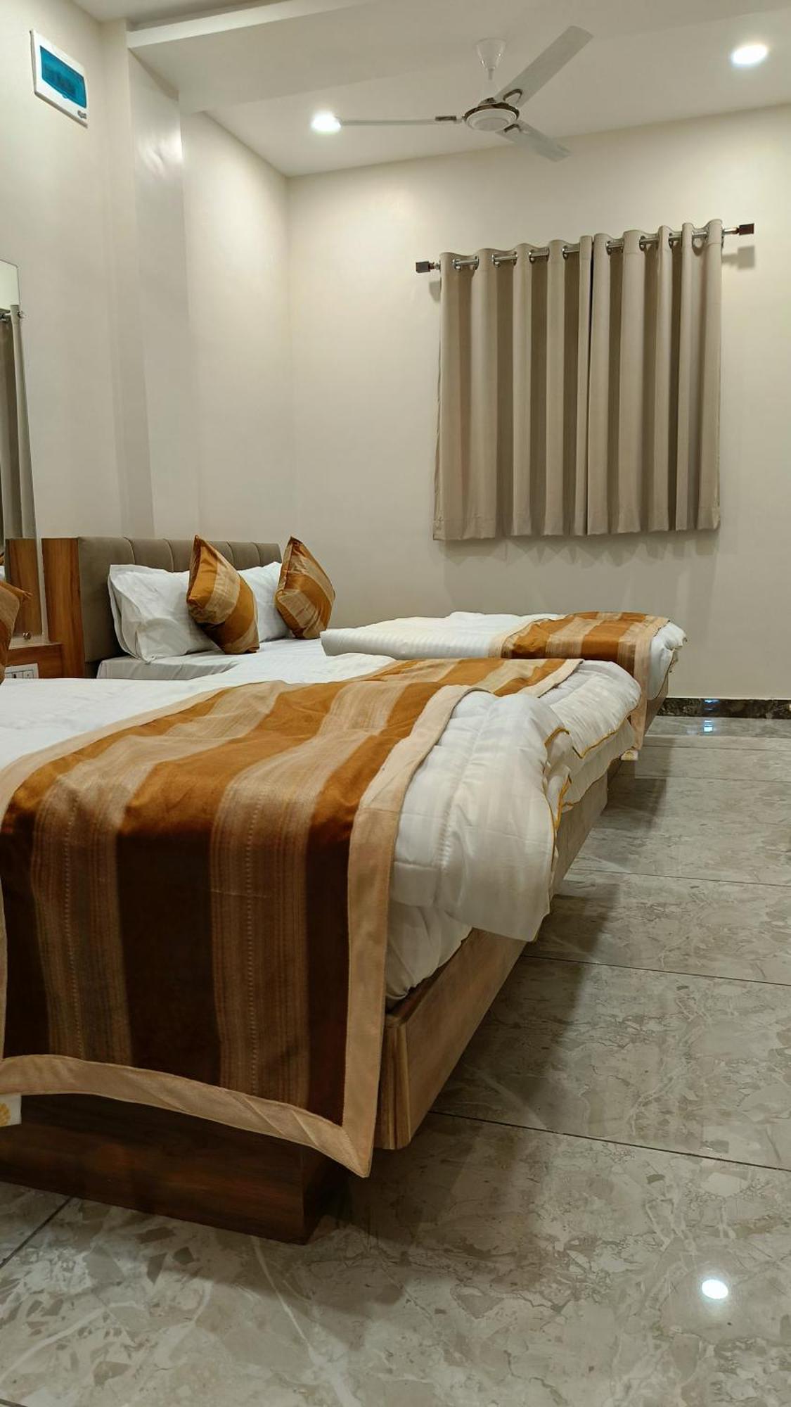 Shree Shyamraj Hotel Ujjain Extérieur photo