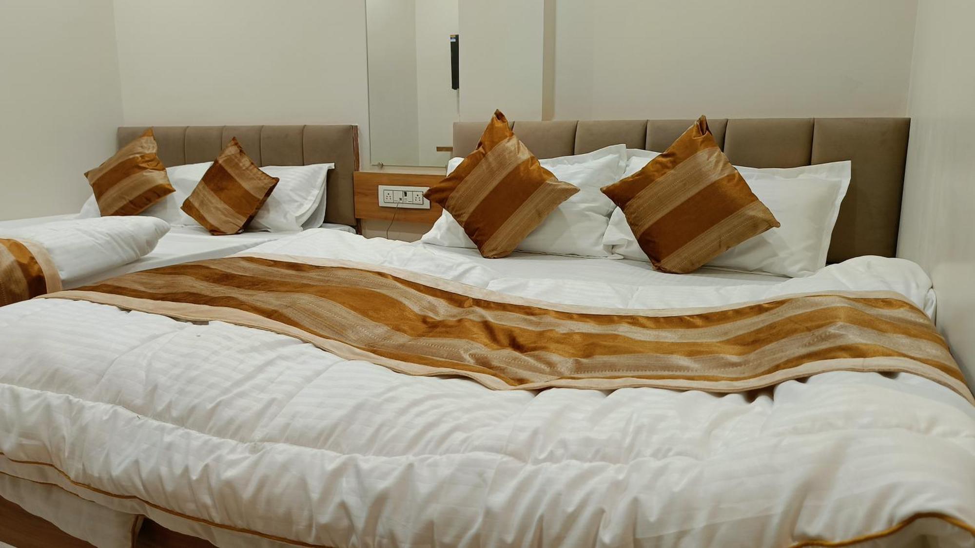Shree Shyamraj Hotel Ujjain Extérieur photo